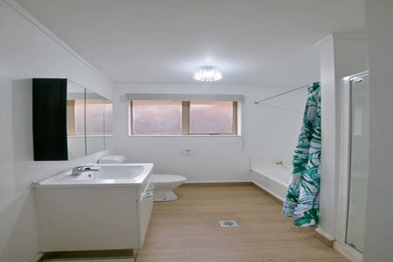 Photo of property in 56 Ruze Vida Drive, Massey, Auckland, 0614