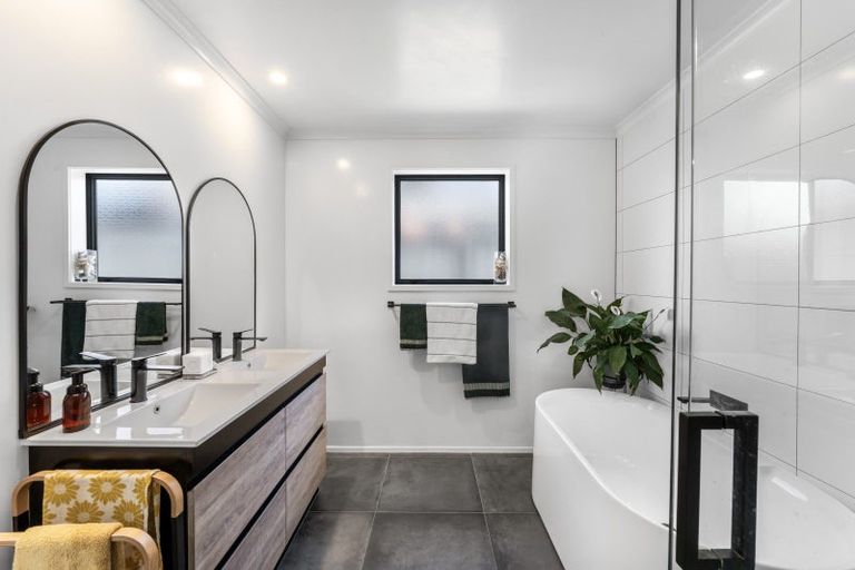 Photo of property in 16a Valley Road, Browns Bay, Auckland, 0630