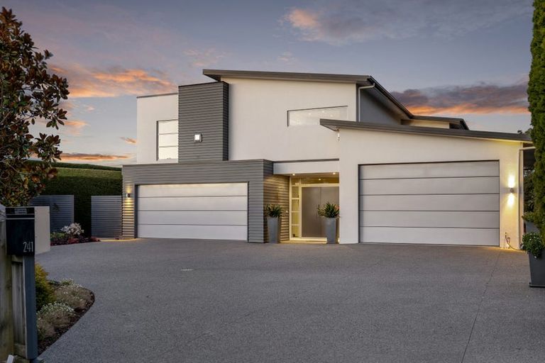 Photo of property in 241 Mount Pleasant Road, Mount Pleasant, Christchurch, 8081