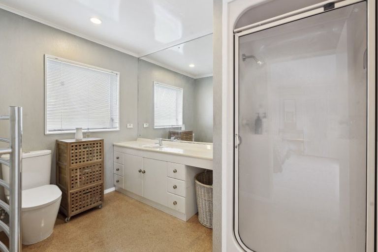 Photo of property in 21 Clevedon Road, Papakura, 2110