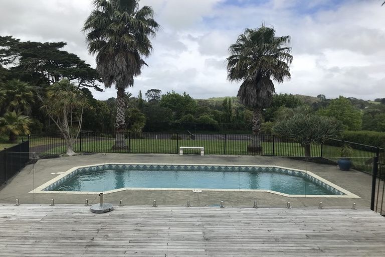 Photo of property in 79 Tawa Road, Kumeu, 0891