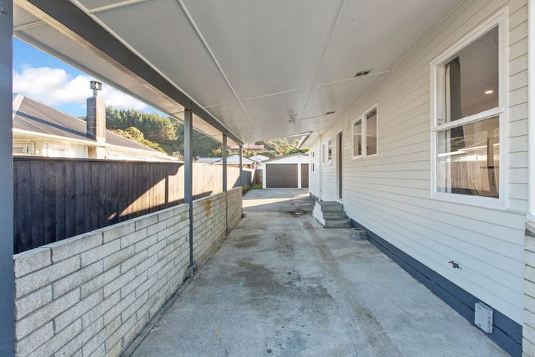 Photo of property in 253 Wellington Road, Wainuiomata, Lower Hutt, 5014