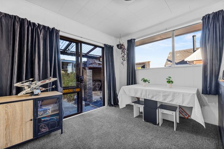 Photo of property in 12 Waratah Street, Avondale, Christchurch, 8061