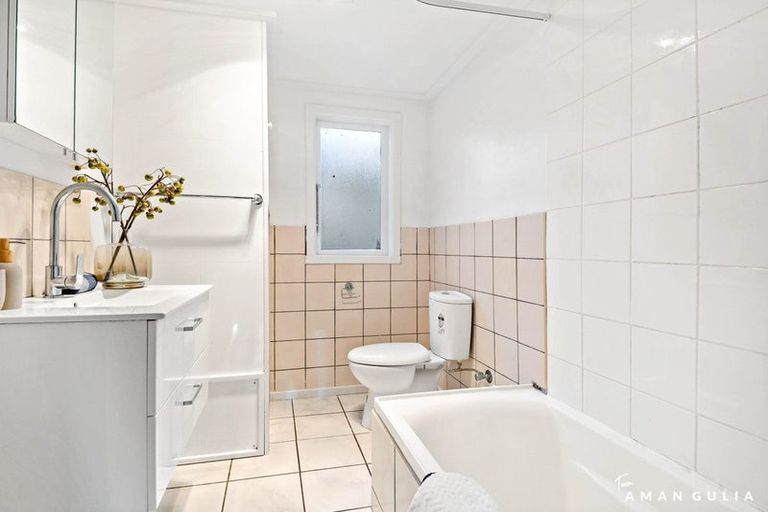 Photo of property in 129 Sunnyside Road, Sunnyvale, Auckland, 0612