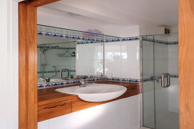 Photo of property in 32 Talavera Terrace, Kelburn, Wellington, 6012