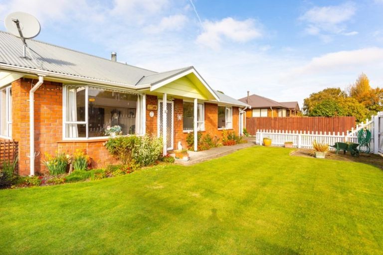 Photo of property in 2/18 Lincoln Road, Hillmorton, Christchurch, 8024