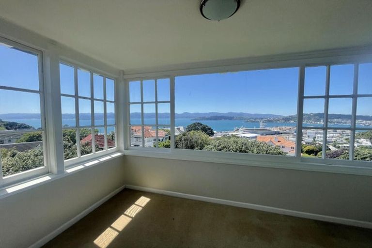 Photo of property in 9 Wadestown Road, Wadestown, Wellington, 6012