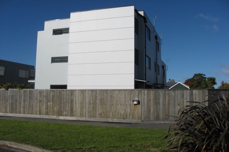 Photo of property in 60 Thackeray Place, Waltham, Christchurch, 8023