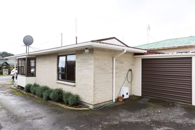 Photo of property in 38 Gilbert Street, New Plymouth, 4310