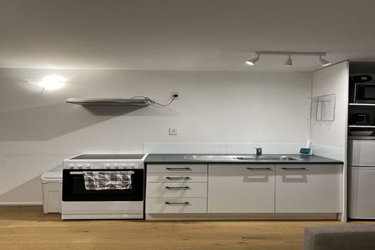 Photo of property in 2/4 Wynyard Road, Mount Eden, Auckland, 1024