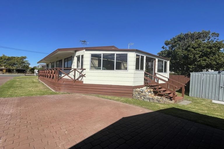 Photo of property in 160 Karewa Parade, Papamoa Beach, Papamoa, 3118