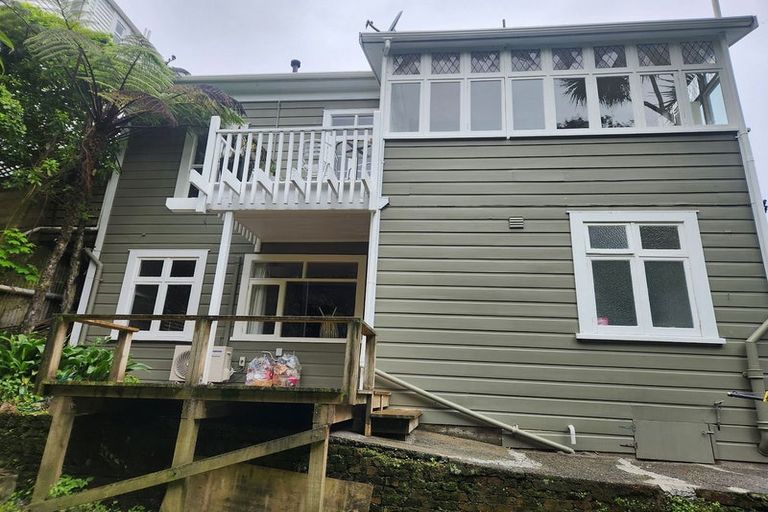 Photo of property in 1/139 Kelburn Parade, Kelburn, Wellington, 6012