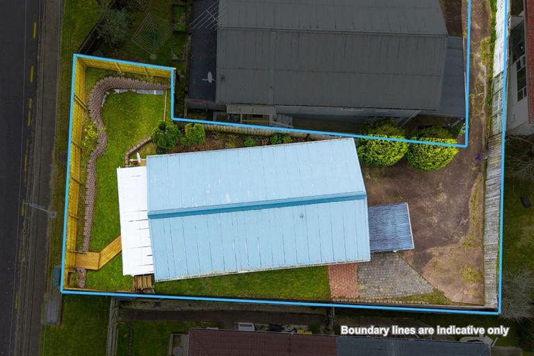 Photo of property in 2/109 Target Road, Totara Vale, Auckland, 0629