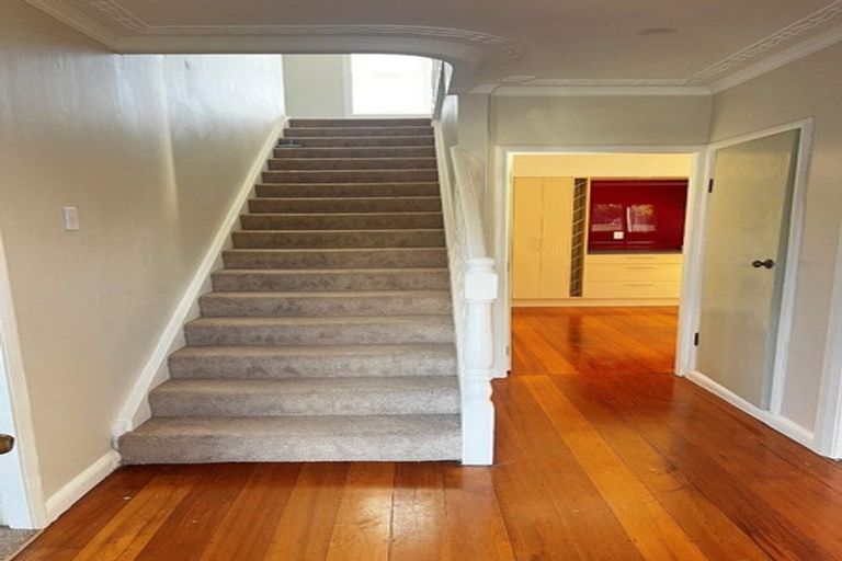 Photo of property in 5 Hattaway Avenue, Bucklands Beach, Auckland, 2012