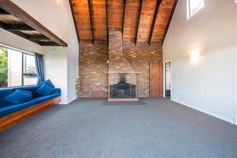 Photo of property in 274 Shaw Road, Titirangi, Auckland, 0604