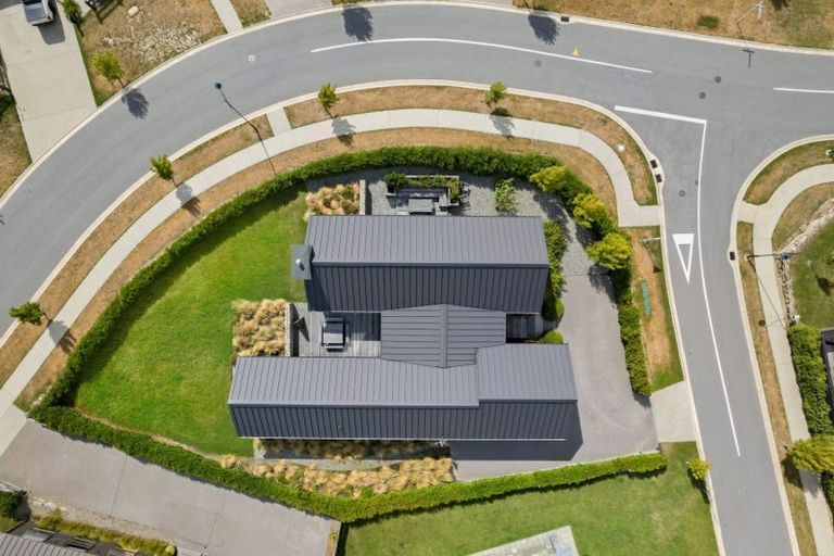 Photo of property in 2 Avalanche Place, Wanaka, 9305