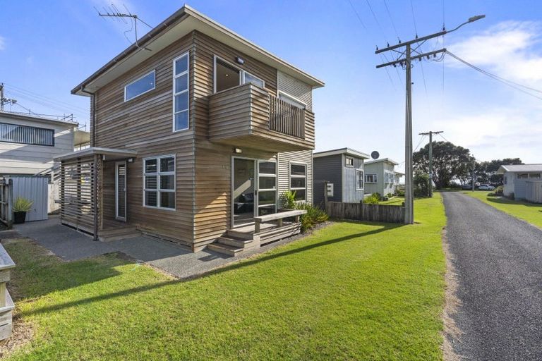 Photo of property in 68 Sixth Avenue, Urenui, 4377