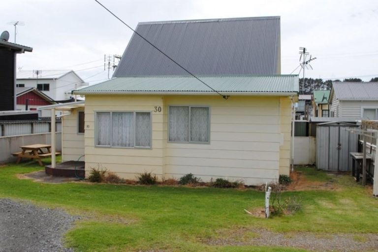 Photo of property in 30 Third Avenue, Urenui, 4377