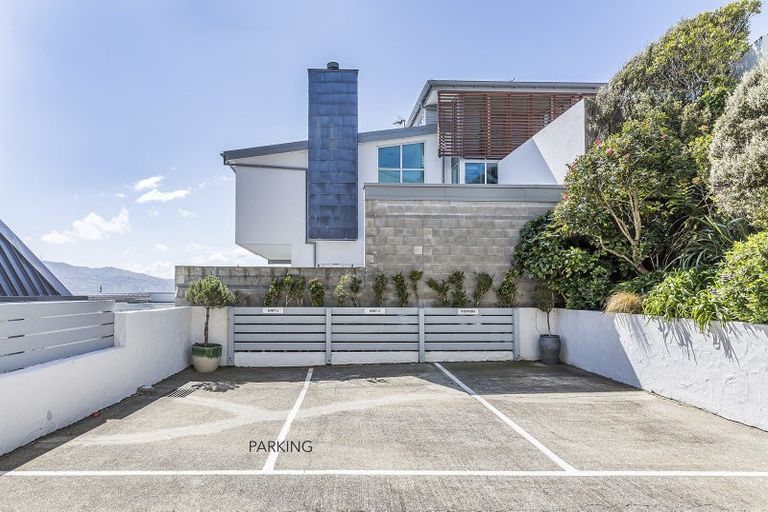 Photo of property in Beauport Apartments, 2/30 The Crescent, Roseneath, Wellington, 6011