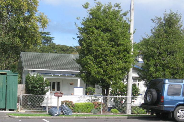 Photo of property in 4/1a Oates Road, Glen Eden, Auckland, 0602