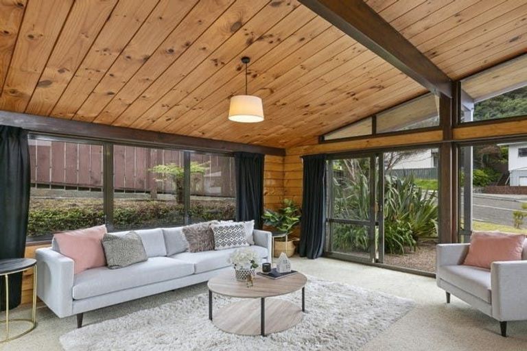 Photo of property in 87 Allington Road, Karori, Wellington, 6012