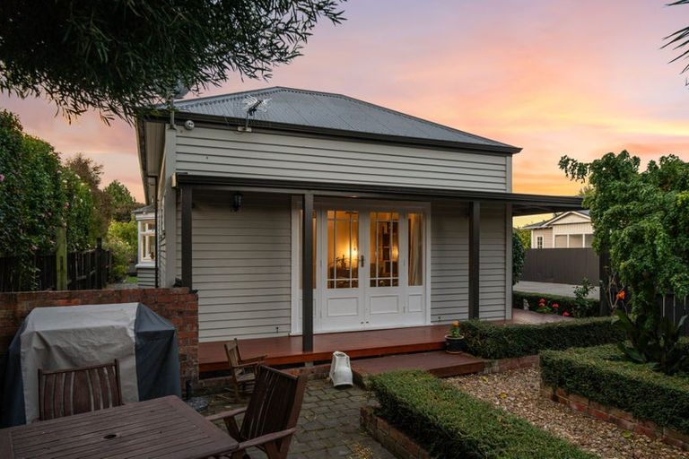 Photo of property in 12 Medway Street, Richmond, Christchurch, 8013