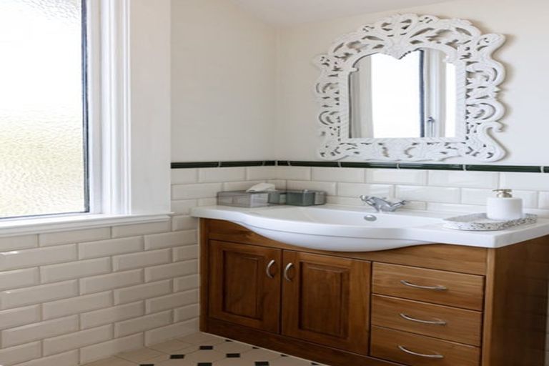 Photo of property in 75 Eglinton Road, Mornington, Dunedin, 9011