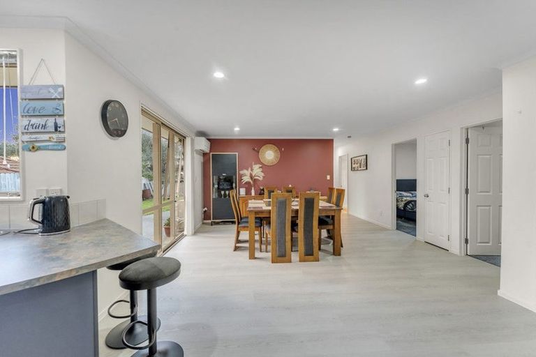 Photo of property in 27 View Ridge Drive, Ranui, Auckland, 0612
