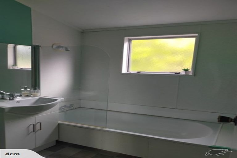 Photo of property in 264p Grounsell Crescent, Belmont, Lower Hutt, 5010