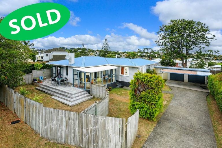 Photo of property in 4 Trinidad Road, Sunnynook, Auckland, 0620