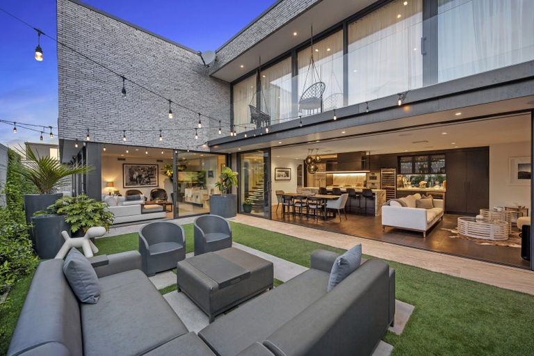 Photo of property in 222 Hurstmere Road, Takapuna, Auckland, 0622