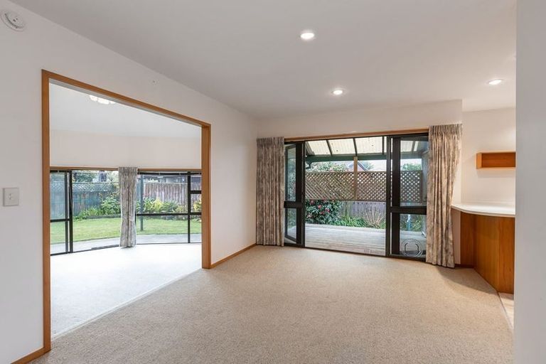Photo of property in 7 Nickell Place, Orewa, 0931