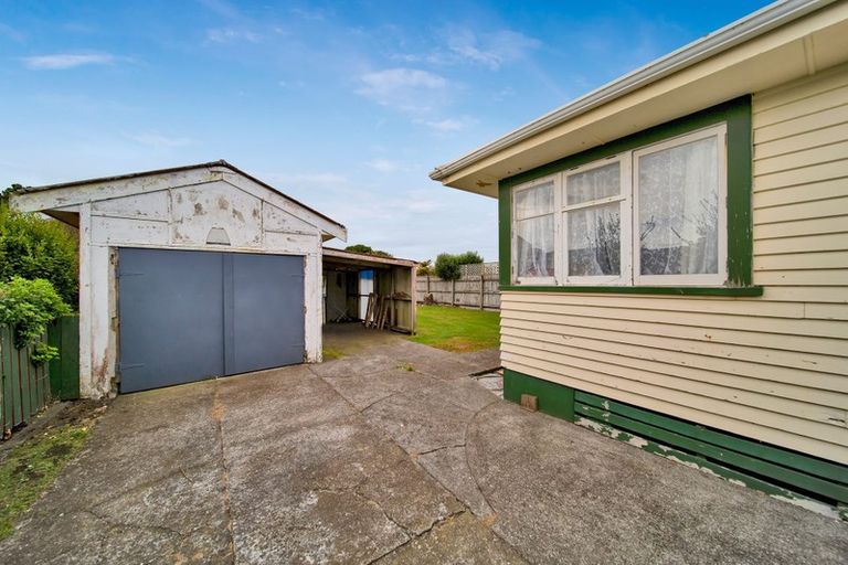 Photo of property in 16 Grey Street, Hawera, 4610