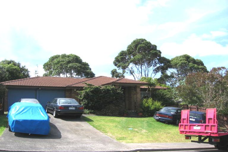 Photo of property in 27 Ronald Macken Place, Windsor Park, Auckland, 0632