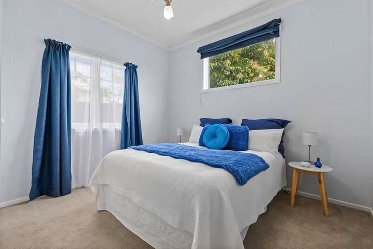 Photo of property in 11 Craigbank Avenue, New Lynn, Auckland, 0600