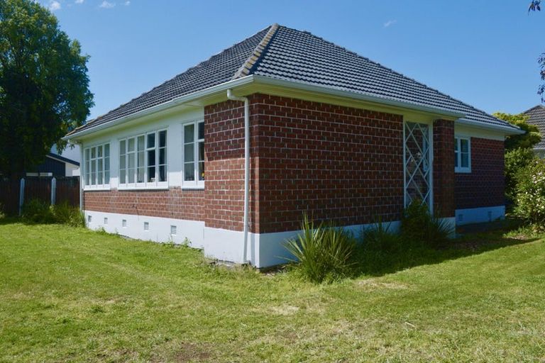 Photo of property in 2 Kawaka Street, Riccarton, Christchurch, 8041