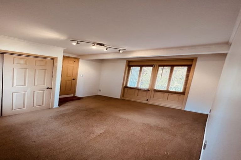 Photo of property in 14 Avonleigh Road, Green Bay, Auckland, 0604