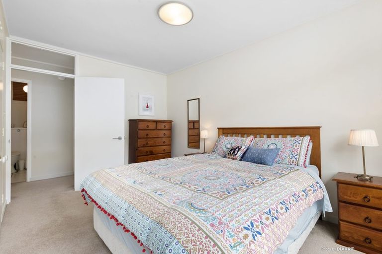 Photo of property in Newman Court Apartments, 2 Newman Terrace, Thorndon, Wellington, 6011