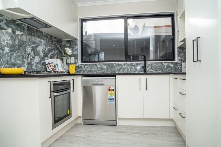 Photo of property in 27 Hill Crescent, Papakura, 2110