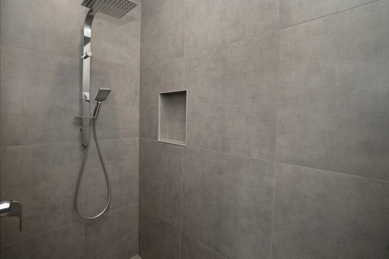 Photo of property in 76 Johnstone Drive, Fitzherbert, Palmerston North, 4410