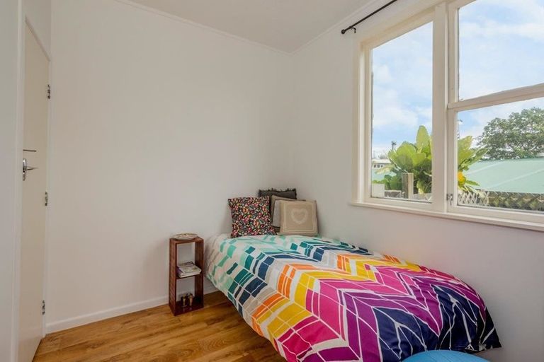 Photo of property in 6 Kaitawa Street, Waikanae Beach, Waikanae, 5036