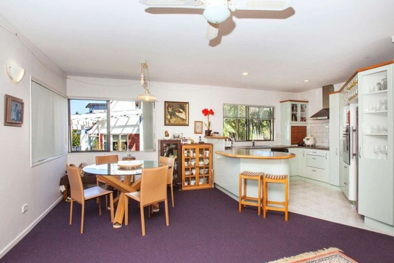 Photo of property in 49a Forrest Hill Road, Milford, Auckland, 0620