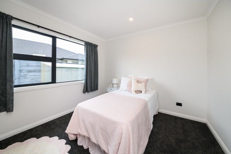 Photo of property in 32 Dogwood Way, Milson, Palmerston North, 4414