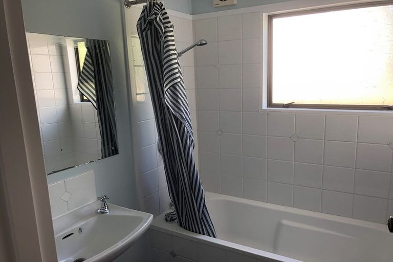 Photo of property in 30 Dorset Crescent, Hokowhitu, Palmerston North, 4410