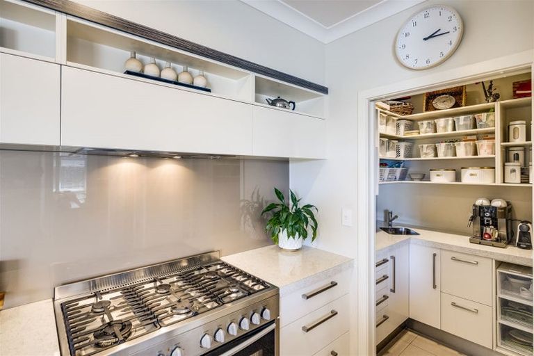 Photo of property in 14 Haast Place, Poraiti, Napier, 4112