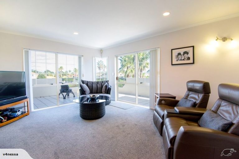 Photo of property in 35 Palm Beach Boulevard, Papamoa Beach, Papamoa, 3118