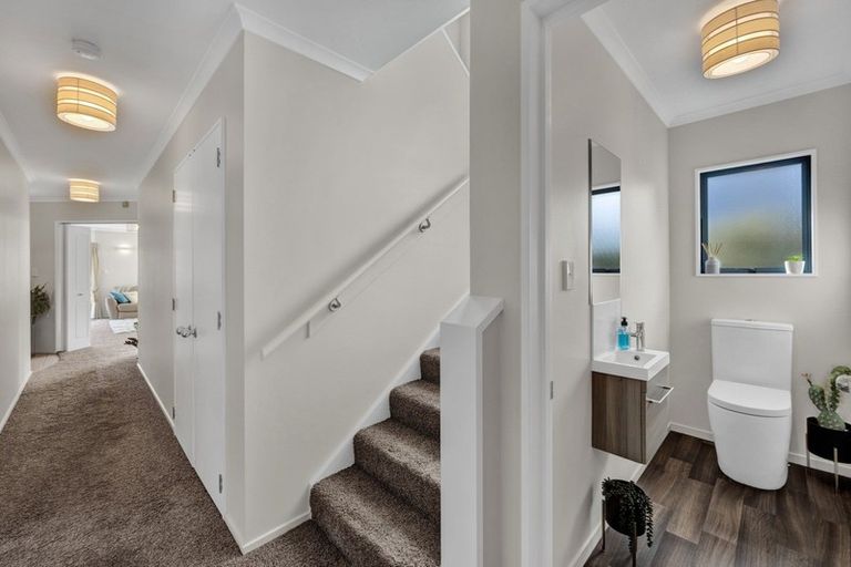 Photo of property in 2 Kawaroa Close, New Plymouth, 4310