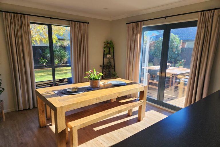 Photo of property in 2 Breton Close, Northwood, Christchurch, 8051