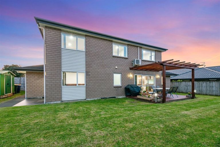 Photo of property in 1c Babich Road, Henderson Valley, Auckland, 0614