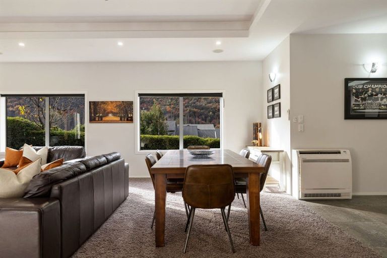 Photo of property in 2 Innes Place, Arrowtown, 9302